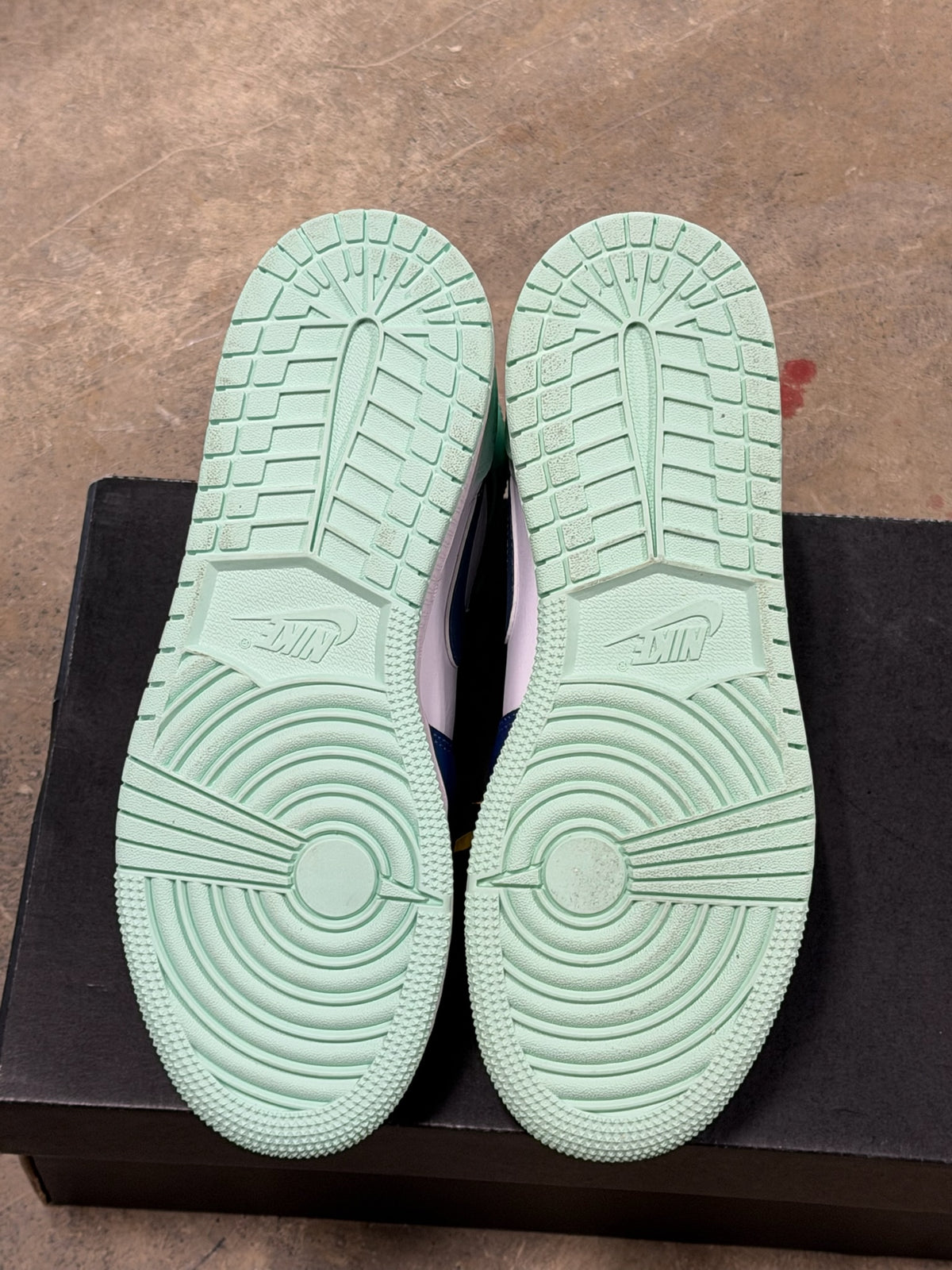 Jordan 1 Mid Mystic Navy Mint Foam