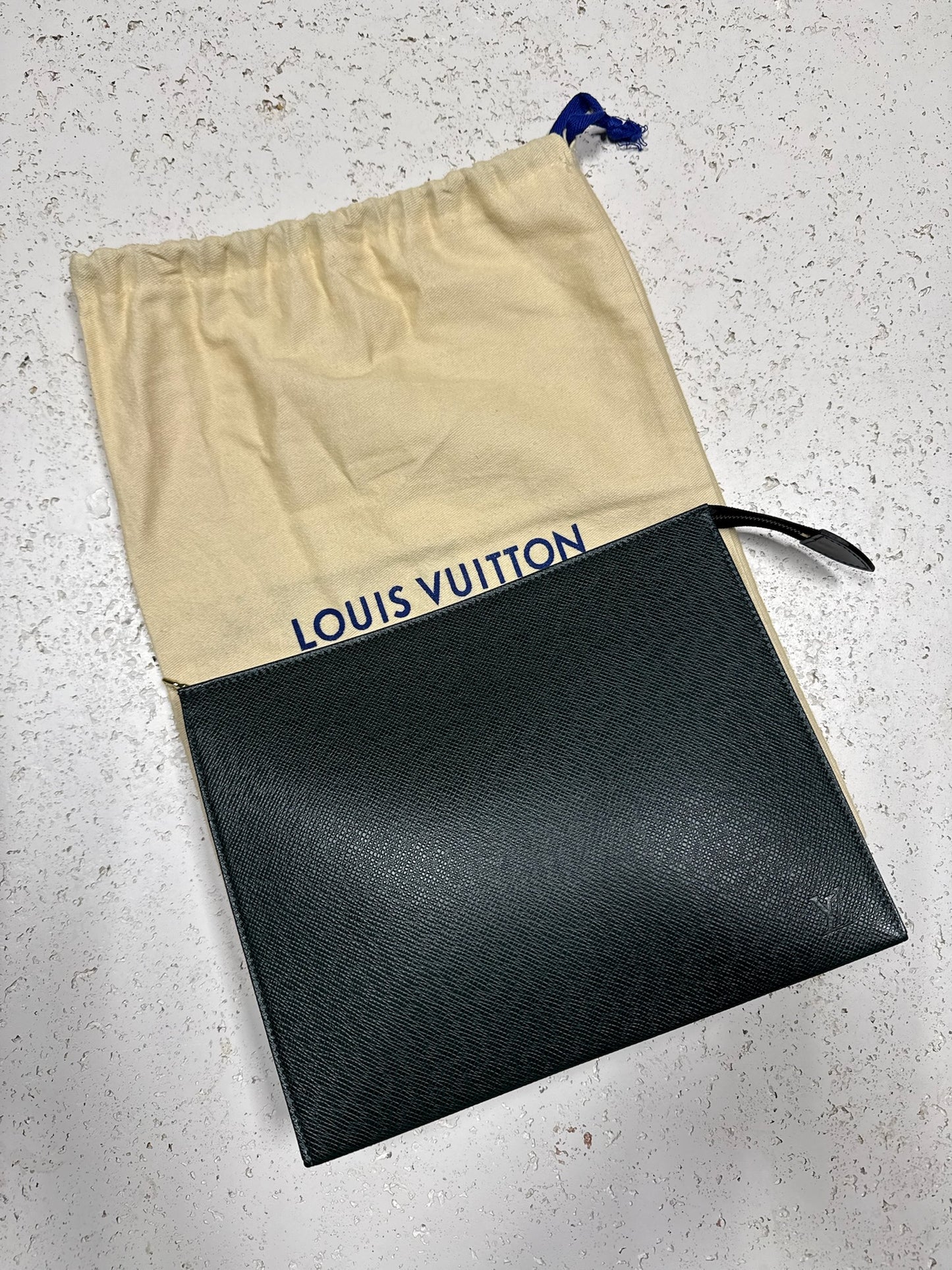 Louis Vuitton Taiga Pochette Homme Bag