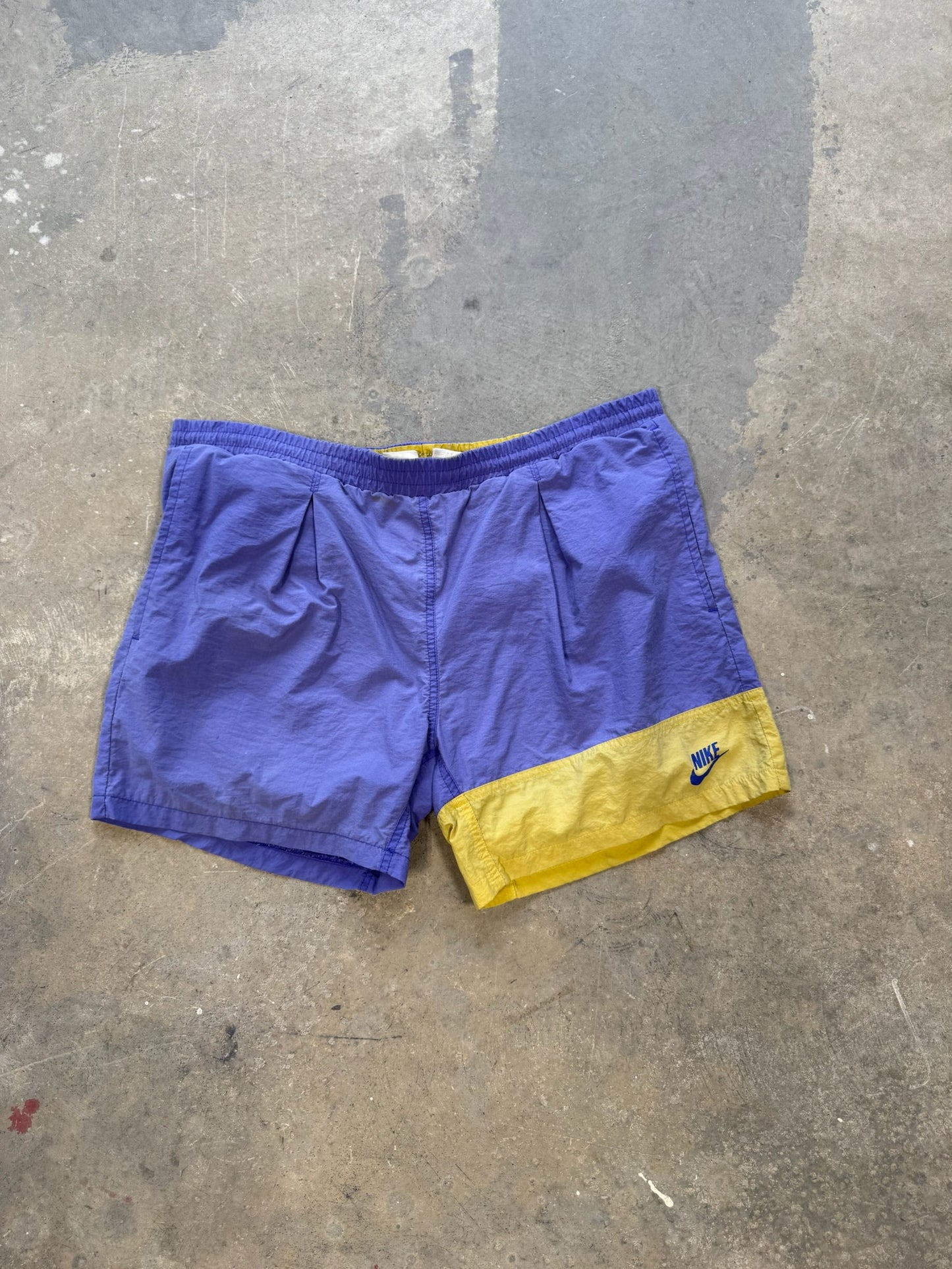 (M) 90s Nike Purple Spellout Shorts