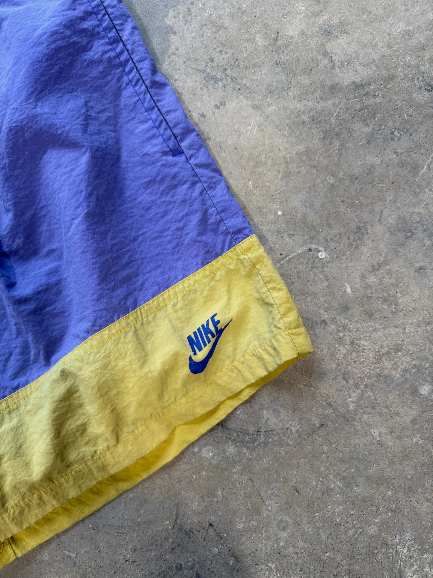 (M) 90s Nike Purple Spellout Shorts