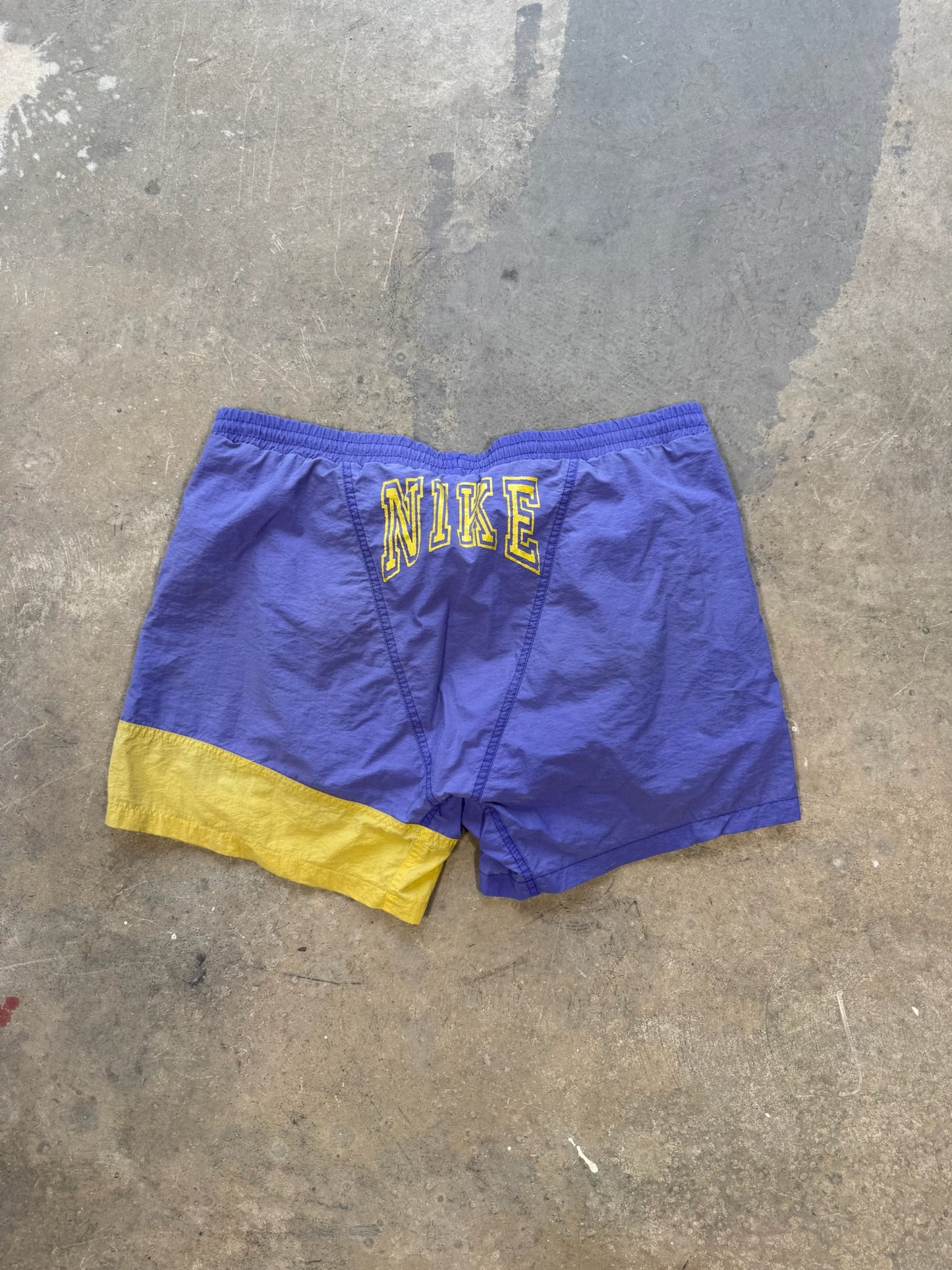 (M) 90s Nike Purple Spellout Shorts