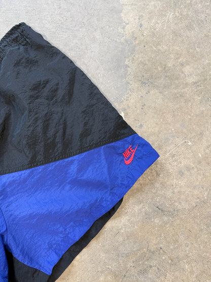 (L) 90s Nike Black Spellout Shorts