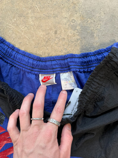 (L) 90s Nike Black Spellout Shorts
