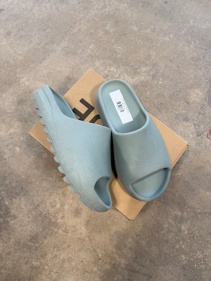 (11M) Yeezy Slide Salt