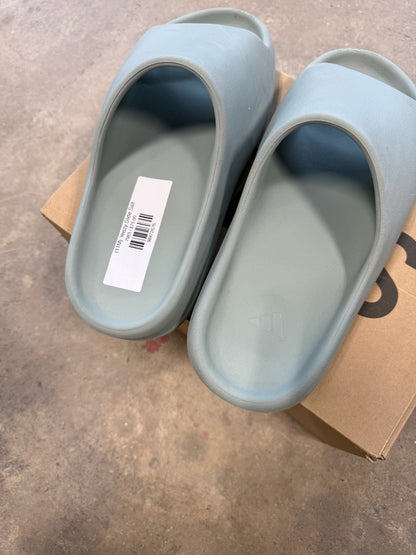 (11M) Yeezy Slide Salt
